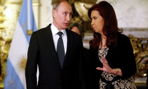 Президент Аргентины подарила Путину инструмент для танго