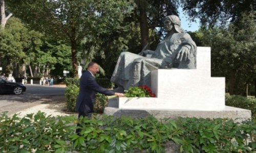 Aliyev visits Nizami Gancavi monument in Rome