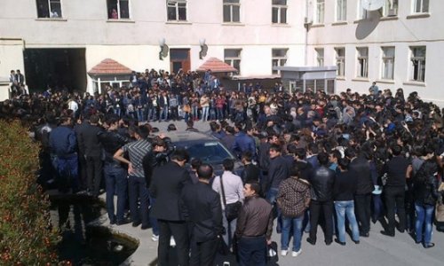 Студенты провели акцию протеста в Баку