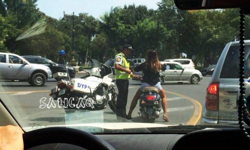 Polis oğlanla “şortik”li qızın motosikletdəki söhbəti- Bakıda+Foto