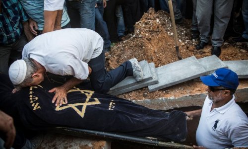 Israel and Palestinians bury their dead - PHOTO