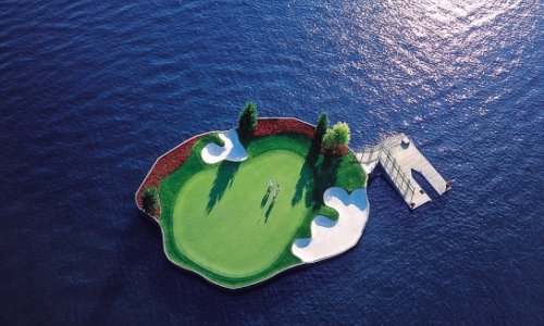 World's first floating golf - PHOTO+VIDEO