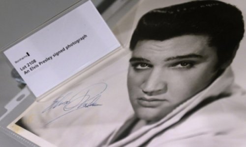 Первый автограф Элвиса Пресли выставят на аукционе