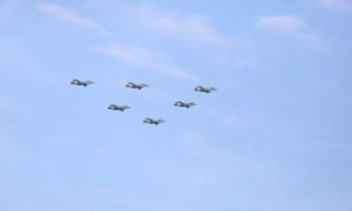 Azerbaijan’s fighter jets flying along frontline