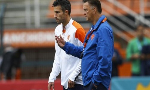 Van Persie to miss start of season