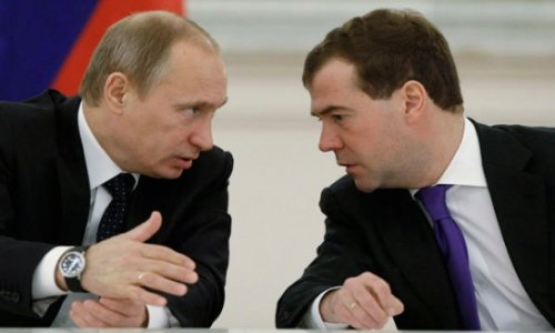 Putin və Medvedyev nazirlərlə birgə Krıma gedir