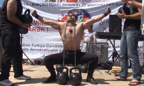 Азербайджанский тяжелоатлет поднял 32 килограмма своими глазницами- ФОТО