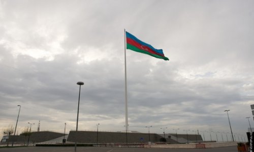 В Баку в связи с сильным ветром флаг страны будет спущен