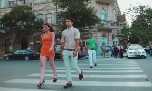 В центре Баку модели превратили пешеходные «зебры» в подиум – ВИДЕО