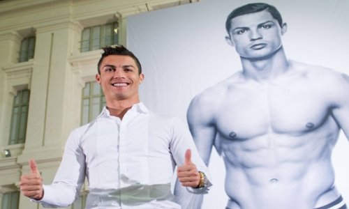 Cristiano Ronaldo completes challenge in underpants, nominates stars