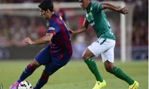 Luis Suarez makes debut in friendly at Nou Camp