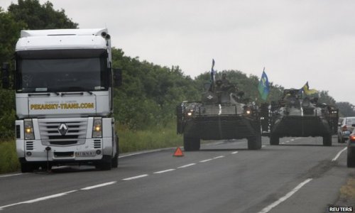 Ukraine refugee convoy hit by rockets, says military - PHOTO