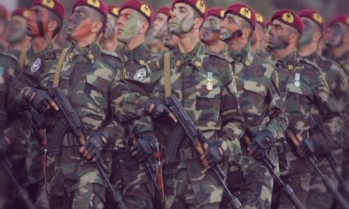 Азербайджанские военнослужащие едут в Украину