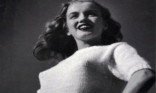 Marilyn Monroe's first professional photoshoot auctioned for £4,250