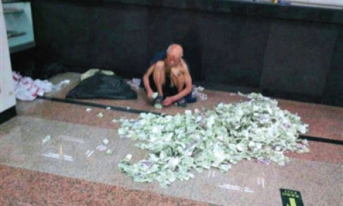 Chinese beggar rolling in stash of cash, literally - PHOTO