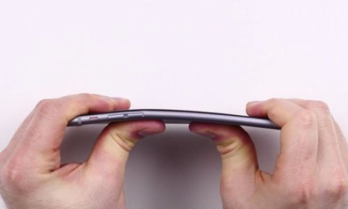 New iPhone 6 owners complain it BENDS after a few days in your pocket - VIDEO