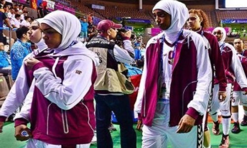 Спортсменкам запретили играть в хиджабах