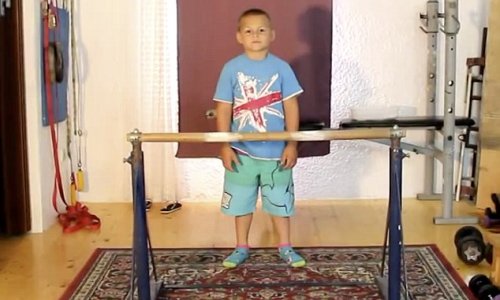 Is this the world's strongest nine-year-old - PHOTO+VIDEO