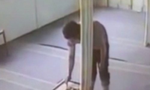 Мужчина пытался совершить ограбление в мечети- ВИДЕО