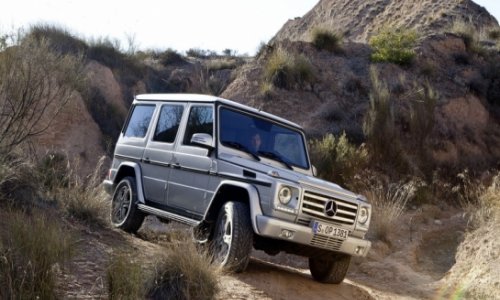 Mercedes G-Class Woos Kardashians by Staying Stuck in Mud