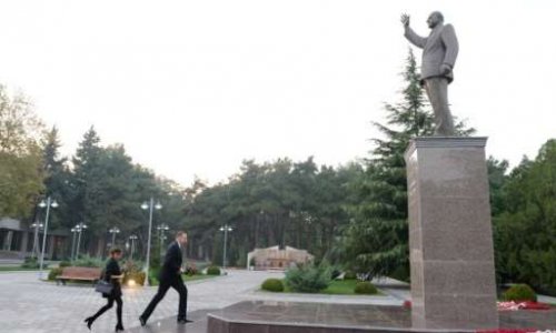 Президент Азербайджана посетил город Нафталан- ФОТО