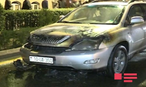 Bakıda QHT rəhbərinin “Lexus”u yandı - FOTOLAR