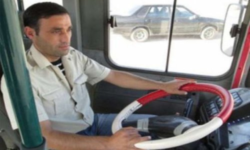 Avtobus sürücülərinə yeni vahid geyim və qalstuk paylandı