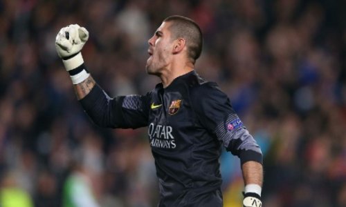 Victor Valdes to train with Manchester United
