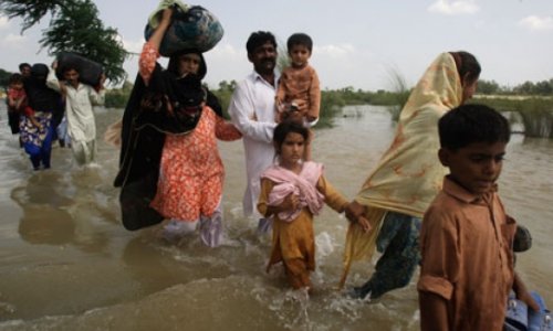 Azerbaijan distributes food among Pakistani flood victims