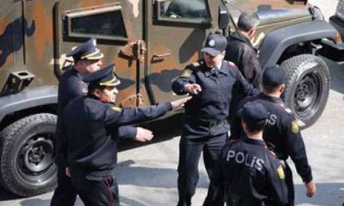 Bakıda polislərə hücum edildi