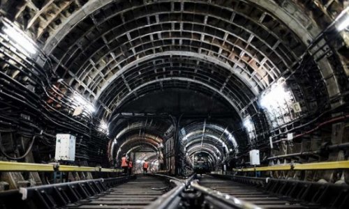 Bakı metrosunda hadisə: Qapılar bağlanmadı