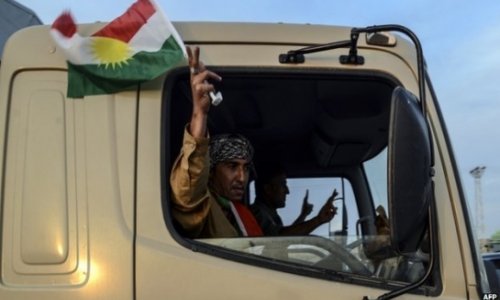 Syria IS: Iraqi Peshmerga fighters 'enter Kobane'