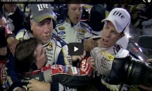 Массовая драка произошла после гонок NASCAR - ВИДЕО