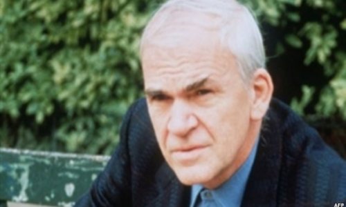 Milan Kundera romanlarını necə yazmasından danışır