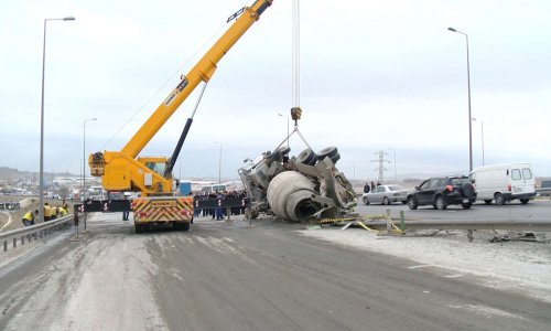 Устраняются последствия аварии на Бакинской окружной дороге - ФОТО