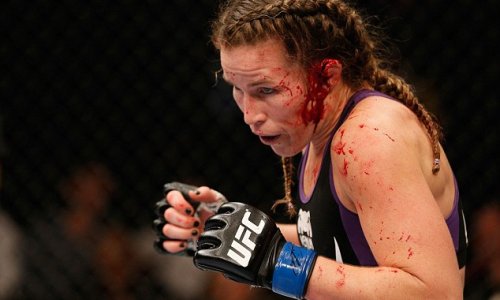 The moment a female UFC fighter’s ear EXPLODES during brutal cage fight - PHOTO+VIDEO