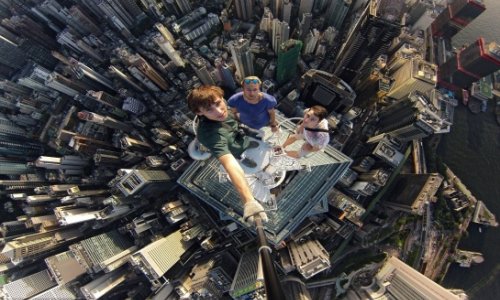 Hong Kong's skyscrapers to take vertigo-inducing selfies above the city - PHOTO