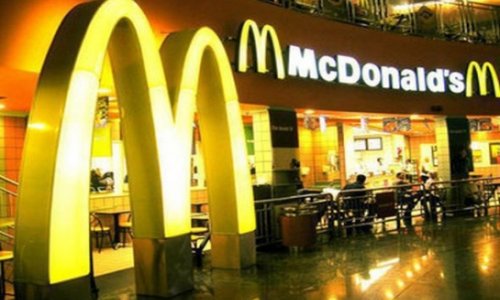 Суд наказал бакинца, пожаловавшегося на «McDonald’s Azerbaijan»