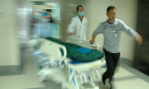 Hərbi hospitalda bıçaqlanma: 7 ölü