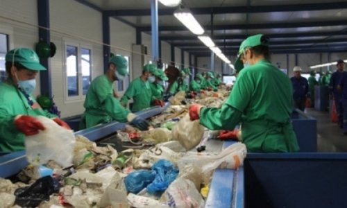 Bakıda zibilin içindən silah sursat tapıldı - Foto