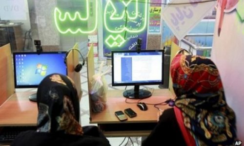 Iran minister urges Facebook access
