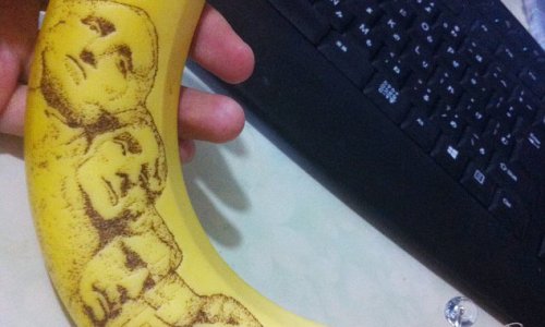 Artist uses needle to create brilliant portraits on bananas - PHOTO+VIDEO