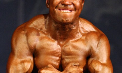 Bodybuilders go to extreme lengths to coat every inch of their bodies - PHOTO