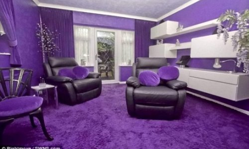 Semi-detached house is decorated entirely in PURPLE inside - PHOTO