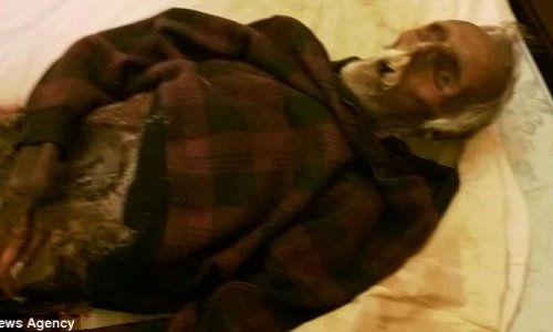 Woman sleeps next to the grisly remains of her dead husband for almost a year - PHOTO