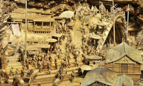 Wood art breaks record for longest carving - PHOTO