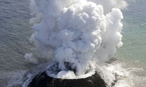 Volcanic eruption in the Pacific Ocean creates new island - PHOTO