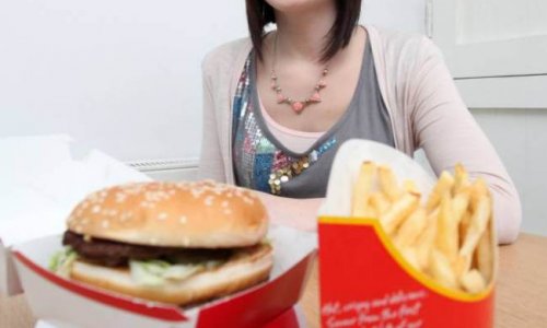 Girl who weighed 4st cured of anorexia by McDonald’s job - PHOTO
