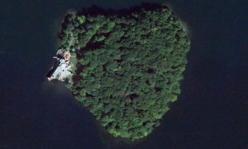 Jolie buys Brad Pitt £12m heart-shaped island