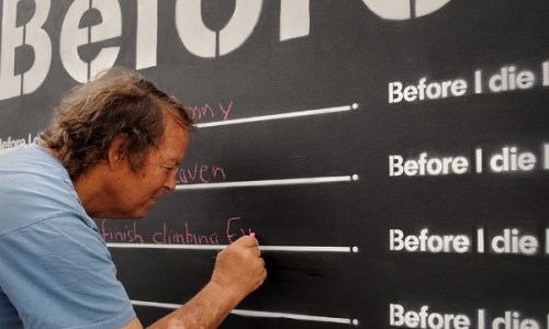 'Before I Die' walls turn dreams into words - PHOTO